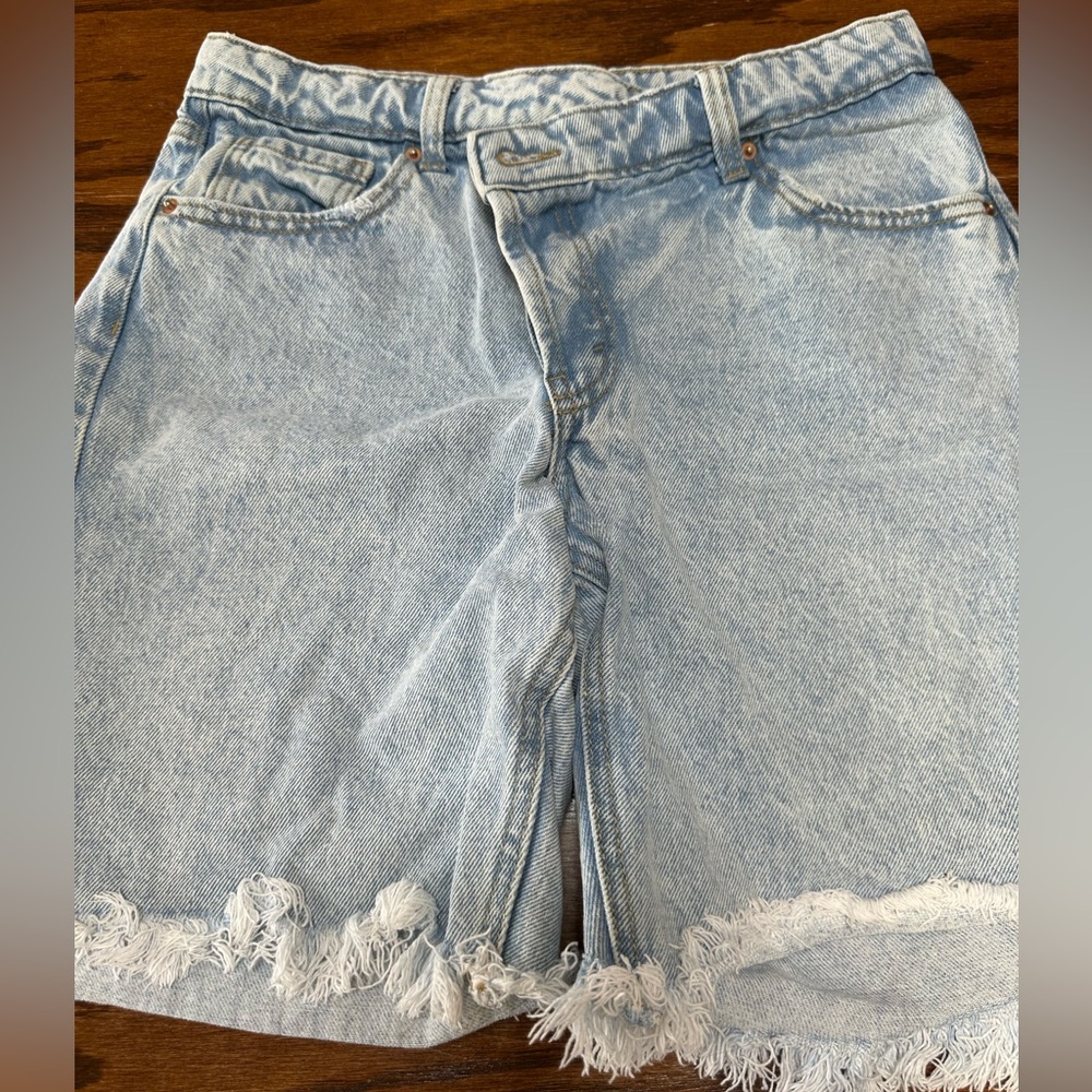 Light wash High Rise Bermuda Shorts Size 2